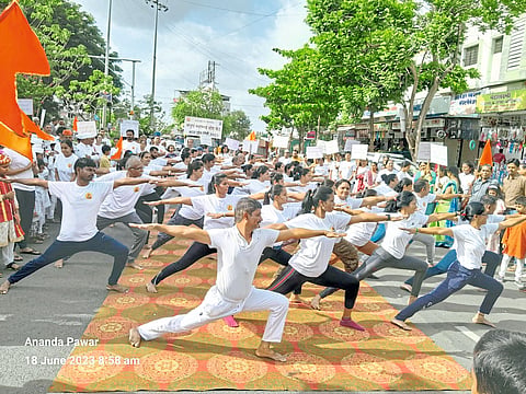 ‘संपूर्ण स्वास्थ्य योग केंद्रा’कडून
रावेत येथे योग दिंडी

संपूर्ण स्वास्थ्य योग केंद्राच्या वतीने योग दिंडी