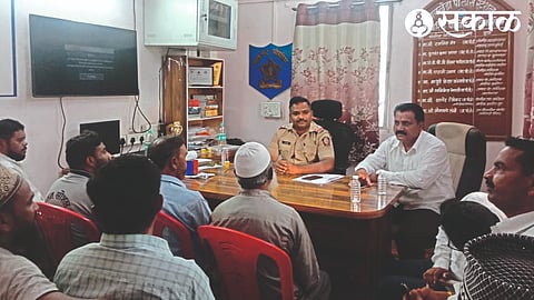 Muslim brothers and citizens of the village in the area attended the meeting held at Saykheda.