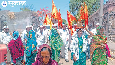 ashadhi wari 2023 2 Dindi on their way to Pandharpur malegaon nashik news