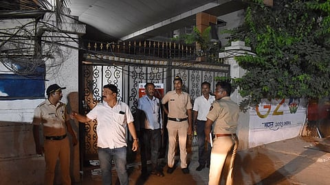 Mumbai Police outside the Churchgate girls hostel