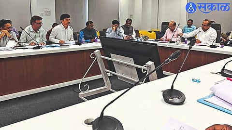 Revenue and Animal Husbandry Minister Radhakrishna Vikhe Patil along with senior officials present at the meeting regarding Diploma in Veterinary Science course
