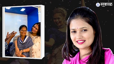gautami patil mother video viral she hugs her emotionally
