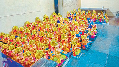 Eco-friendly lord ganesha statue will in America from Ganeshgule Sculptor Dinesh Kotkar 101 idols
