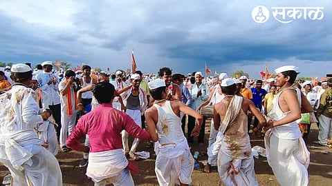 After resting the burdens of all the saints in the ground of Vakhri, the Vaishnava Maha Mela held the round Ringan.