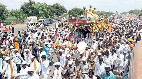 ashadi wari 2023 wari warkari health Strength due to tala-mridanga and abhanga vitthal rukmini culture
