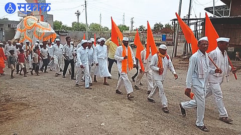 Dindi of Meghshyam Maharaj of Shindkheda left for Pandharpur.
