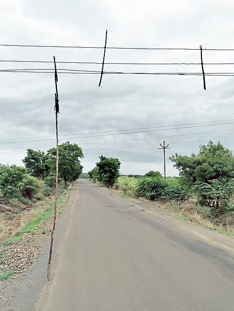 बुडत्याला काठीचा आधार