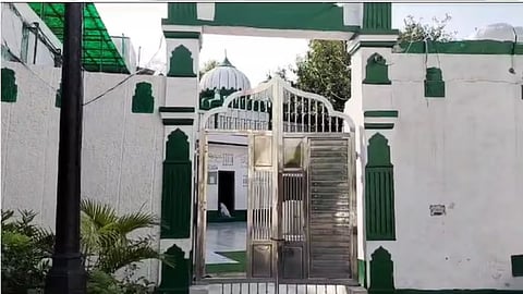Railways issues notices to 2 Delhi mosques bengali market masjid and takia babbar shah  