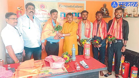 Eknath Gaikwad of Congress, Founder President Deepak Gaikwad, Principal Bhushan Gaikwad while felicitating students at Disha College.

