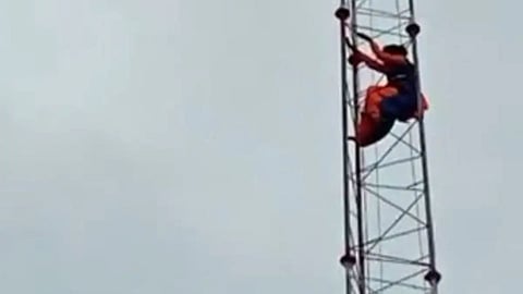 woman climbs tower in madhya pradeshs shivpuri  
