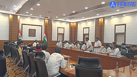 Officials of the Primary Teachers Union in discussion with Chief Minister Eknath Shinde
