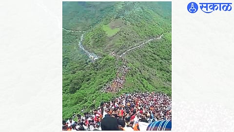 On the occasion of the Somvati Amavasya Yatra, devotees have to climb a difficult path to see Markedeya Rishi and return with Darshan.