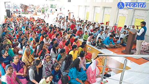 Mahatma Nagar Mr. Nitinbhau More guiding during the defense camp at Swami Samarth Kendra. Servants and participants present in front.
