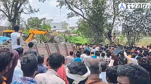 JCB separated the accident vehicles from each other
