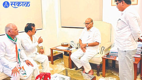 Nashik District President Kondajimama Awad in discussion with NCP National President Sharad Pawar at Silver Oak. Neighbors Somnath Bhise, Dattatraya Malode.
