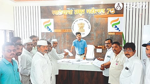 Giving a statement to the Tehsildar for the demand for correction