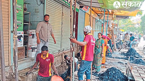 Sanitation workers descend into the sewers to clean the sewers from the bottom after removing encroachments from the scrap market