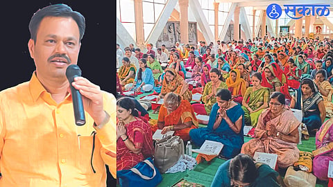 Male and female devotees reciting Gurucharitra in Gurupeeth and Gurupitha General Manager Chandrakatdada More while guiding.