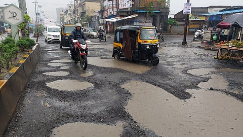 road accident mumbai pathole victims take action against engineer ahire MNS demands 