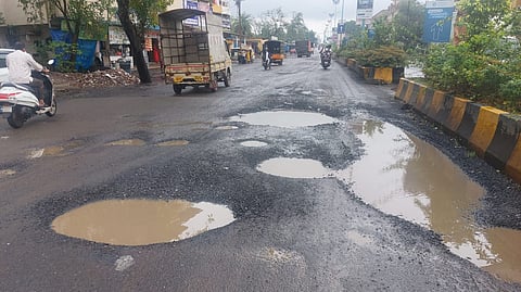mumbai rain update road pothole citizen criticize engineers official social media road construction