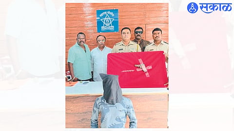 Gavathi katta and live cartridges were seized from the suspect who attacked the chilli trader.
