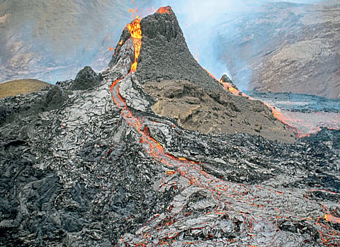 अटलांटिक महासागरातील पर्वतरांग 