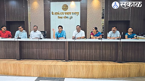 Chief Executive Officer of Zilla Parishad Shubham Gupta and other officers attended the educational quality and educational policy workshop.
