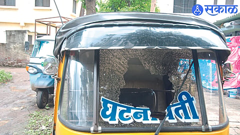 Damage done to the rickshaw.
