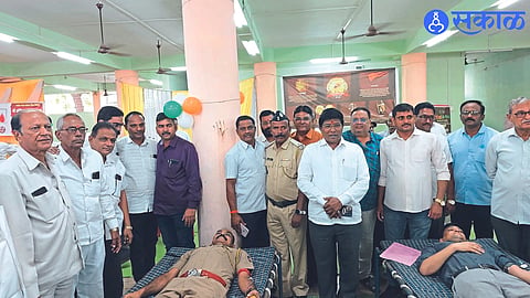Police Inspector Kailas Nagre and Probationary Tehsildar Mayur Kalse donating blood at a camp organized by Ambika Gymnasium.

