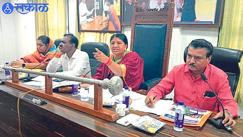 Mayor Pratibha Chaudhary speaking in the municipal budget meeting. Neighbors Vaishali Varade, Devidas Tekale