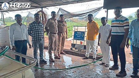 Police inspectors Motiram Nikam, Ganesh Koli, Sanjay Shirasath, Shantilal Patil etc. while taking action against Tata company's fake DEF production factory.
