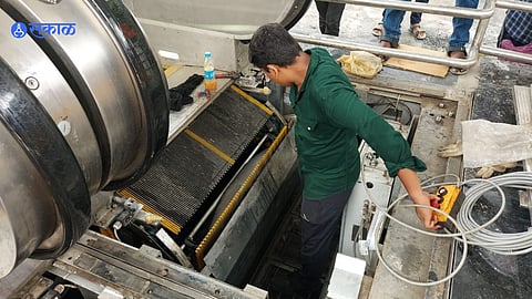 Mumbai Local Breaking: 'तो' सरकता जिना एका रात्रीत झाला बंद ! 