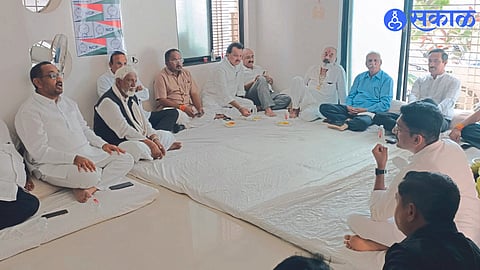 Officials and representatives of various parties participating in the meeting of the India group at the district level.
