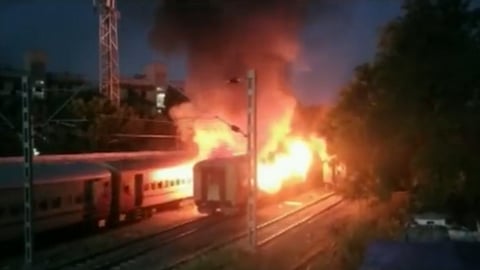 Tamil Nadu Madurai railway Fire  8 persons killed 20 injured train fire mishap Official