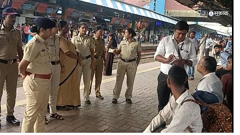Mumbai Local Breaking 