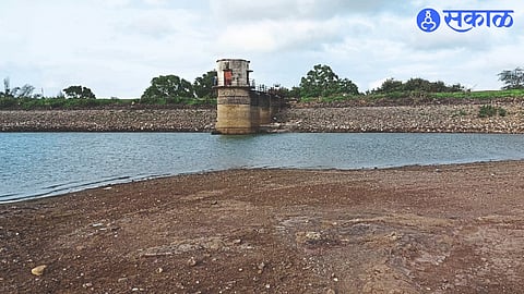 Vagdardi dam with dead stock remaining.