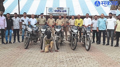 Deputy Superintendent of Police Sachin Hire, officers and staff of the search team while showing the bikes seized from the thief.