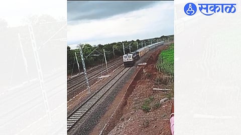 Ongoing testing of the new third line by train
