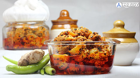 Kitchen Hacks: लोणच्यात जास्त मीठ पडलयं? मग या टिप्स ट्राय करून बघा 