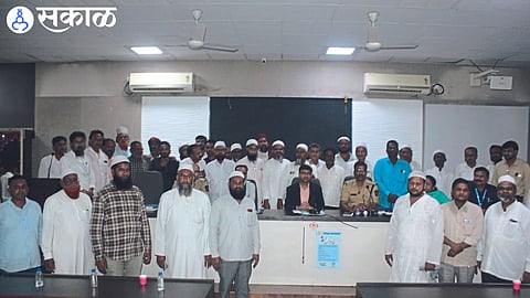 Abhinav Goyal, Sanjay Barkund, Nitin Gawande, Kishore Kale, Amita Dagde etc. were present along with the Muslim brothers who took a role of cooperation regarding the procession.