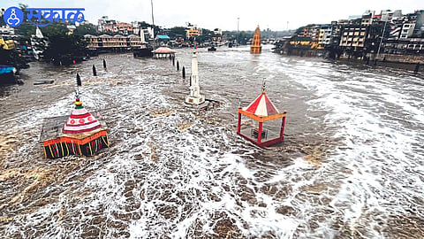 The river Godavari has flooded and the temple and the area of ​​Godavari river are submerged in flood water (Photo: Keshav Mate)