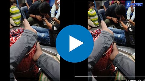 Mumbai Local Drugs Video :  मुंबई लोकलमध्ये धक्कादायक प्रकार! मुलामुलींचा ड्रग्ज घेतानाचा व्हिडीओ व्हायरल