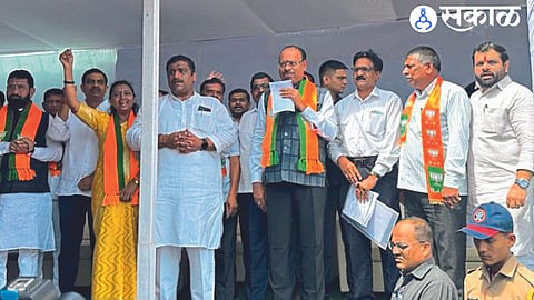 State president Chandrasekhar Bawankule speaking at the inauguration of BJP office. Neighbor MLA Adv. Rahul Dhikle, Keda Aher, former House leader Dinkar Patil, Tanuja Gholap etc.