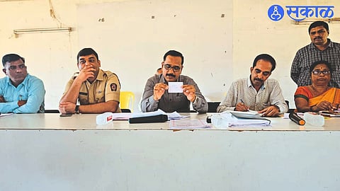 Provincial Officer Babasaheb Gadve, Sub-Divisional Police Officer Sohail Sheikh etc. while releasing the reservation of Police Patil post for Yevla Nandgaon Taluka.