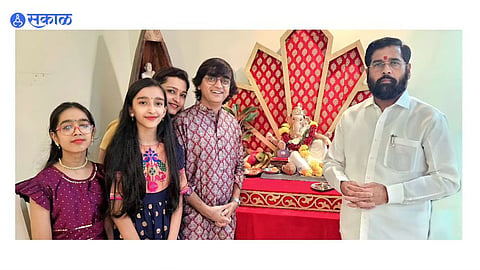  Cm Eknath Shinde  Visit  Director Viju Mane  Home For Ganpati Darshan  Post  viral