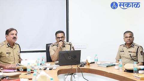 On the background of upcoming Ganeshotsav of Nashik Parikshetra at Police Commissionerate on Gangapur Road Dr. The meeting was held in the prominent presence of Singal
