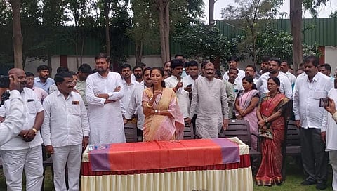 Supriya Sule criticize Shinde group and BJP Pankaja Munde rebel eknath shinde 40 mla