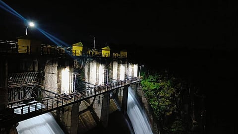 dam 