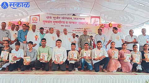 With meritorious students of Dode Gurjar community Minister Gulabrao Patil, MLA Amrishbhai Patel, MLA Kashiram Pavara, Dr. Tushar Randhe and officials.