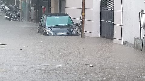 heavy rain in pune flood like kharadi damage vehicle water stuck monsoon rain
